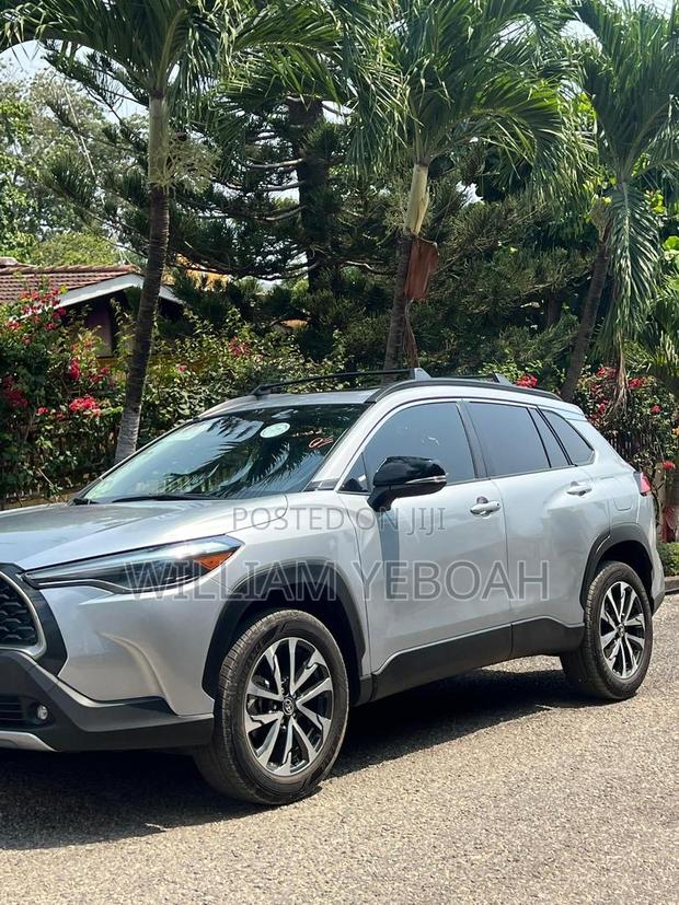 Toyota Corolla Cross XLE 2025 Silver