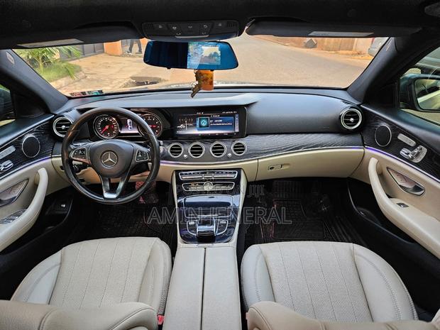 Mercedes-Benz E300 2017 Gray photo 5