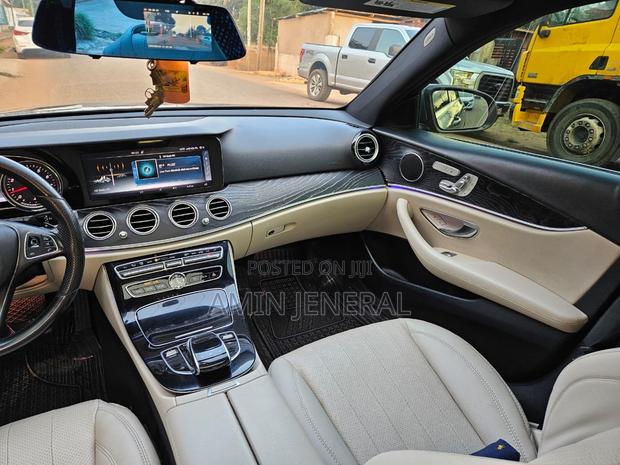 Mercedes-Benz E300 2017 Gray photo 4