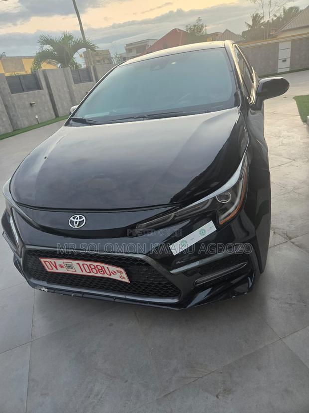 Toyota Corolla 2022 Black photo 2