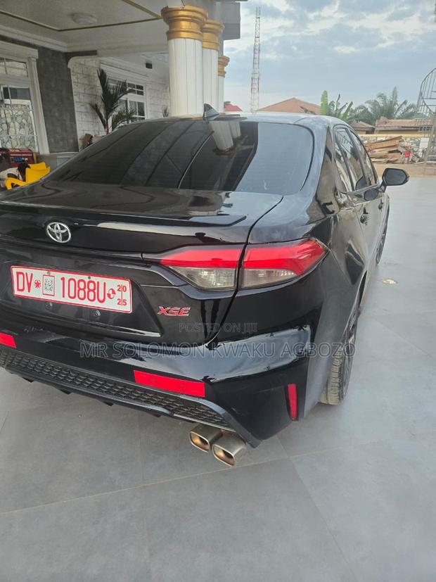 Toyota Corolla 2022 Black photo 6
