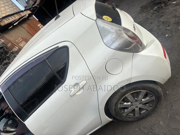 Toyota Aqua G 2011 White photo 3