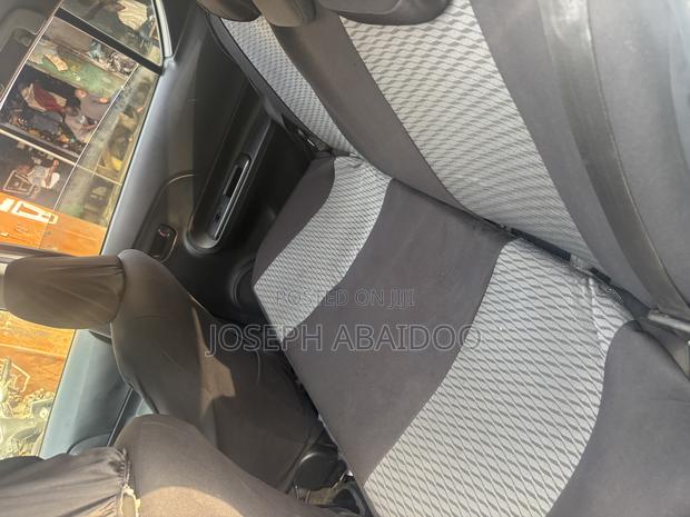 Toyota Aqua G 2011 White photo 5