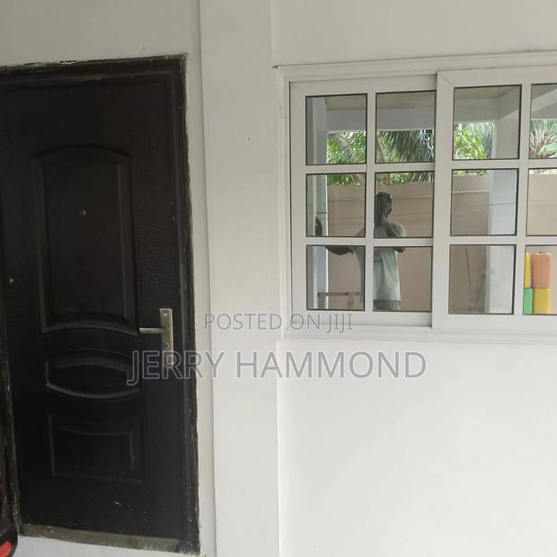 1bdrm Apartment in Teshie Malic Round, New Town for rent · Photo 2