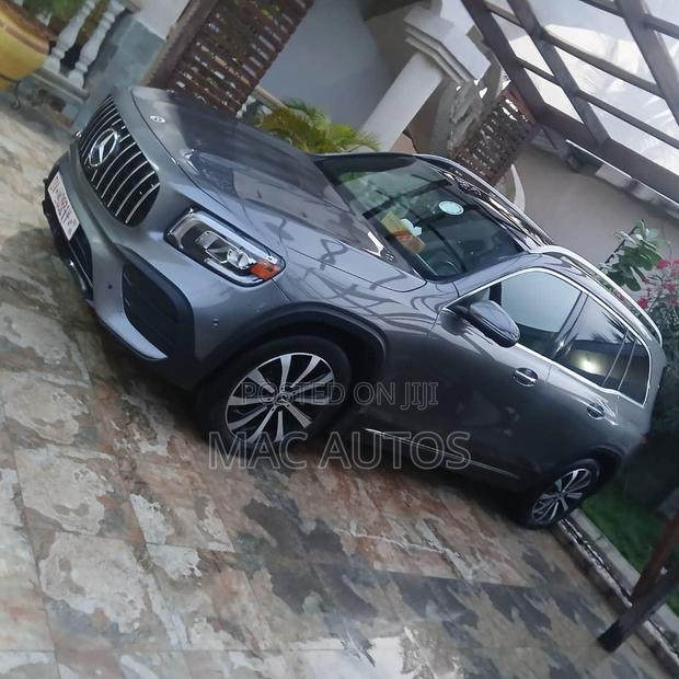 Mercedes-Benz GLB-Class GLB 250 4MATIC 2023 Gray photo 3