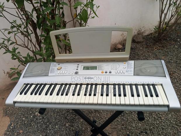 Yamaha Psr E303(Sustain Pedal, Bag) Split, Dual, Harmony Transpose Etc
