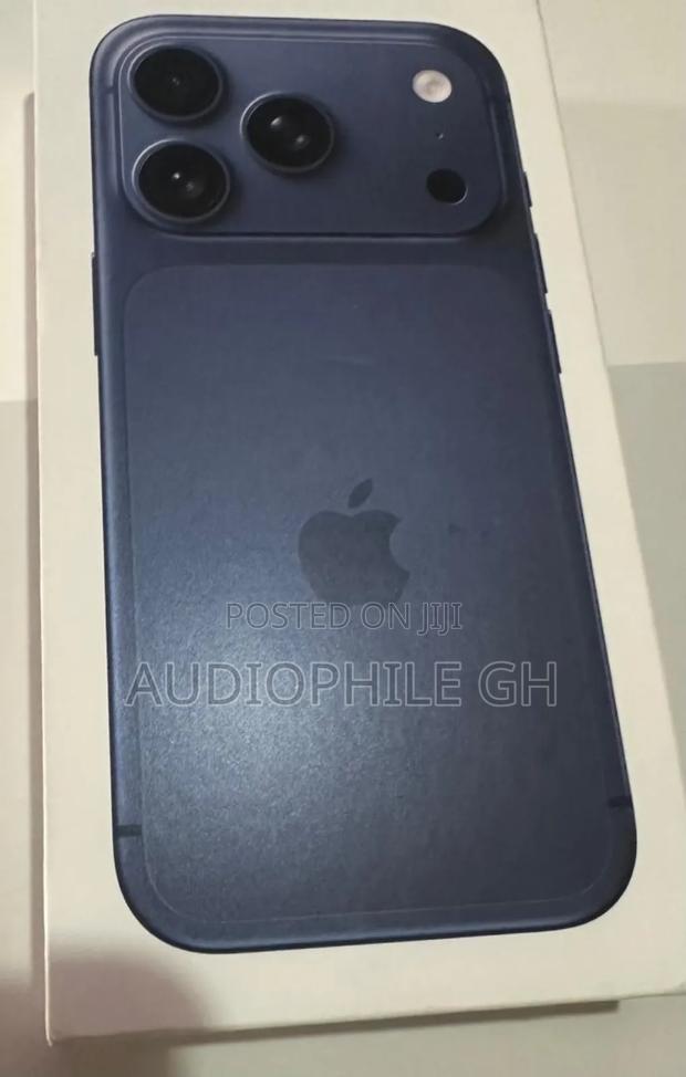 New Apple iPhone 17 Pro 256 GB Blue photo 2