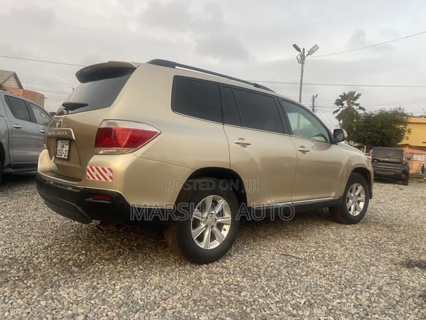 Toyota Highlander Limited 3.5l 4WD 2013 Brown photo 6
