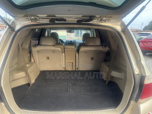 Toyota Highlander Limited 3.5l 4WD 2013 Brown photo 9