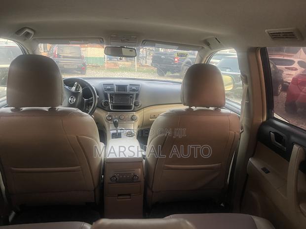 Toyota Highlander Limited 3.5l 4WD 2013 Brown photo 14