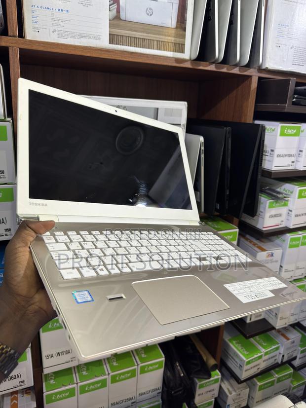 Laptop Toshiba Dynabook T552 8GB Intel Core I3 HDD 500GB photo 2