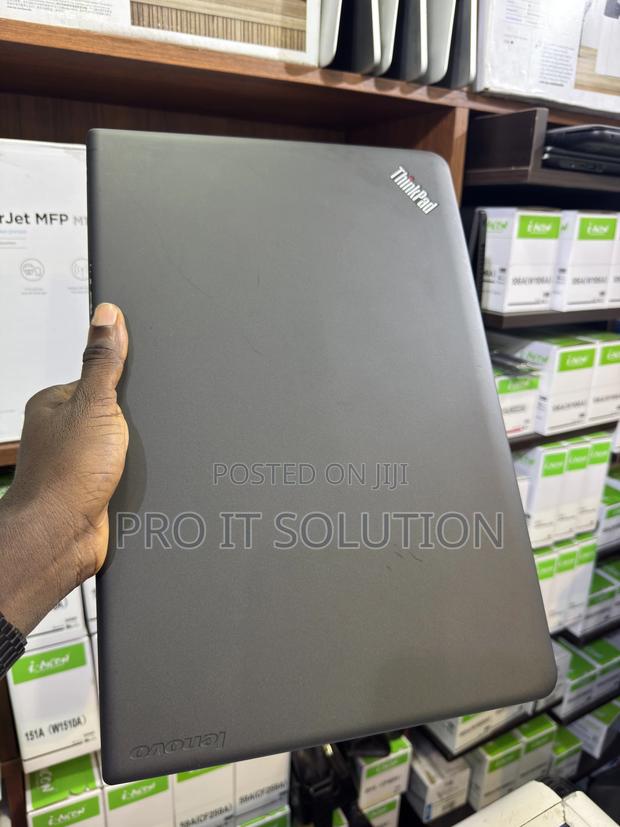Laptop Lenovo ThinkPad E570 4GB Intel Core I3 HDD 500GB photo 3