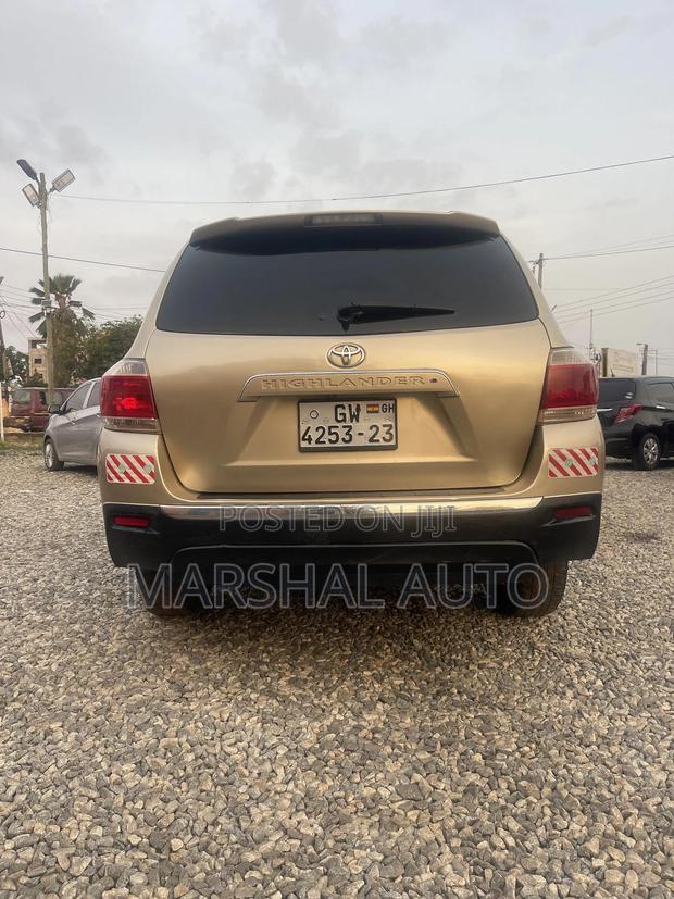 Toyota Highlander Limited 3.5l 4WD 2013 Brown photo 3