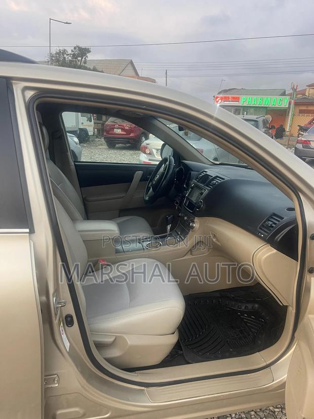 Toyota Highlander Limited 3.5l 4WD 2013 Brown photo 11