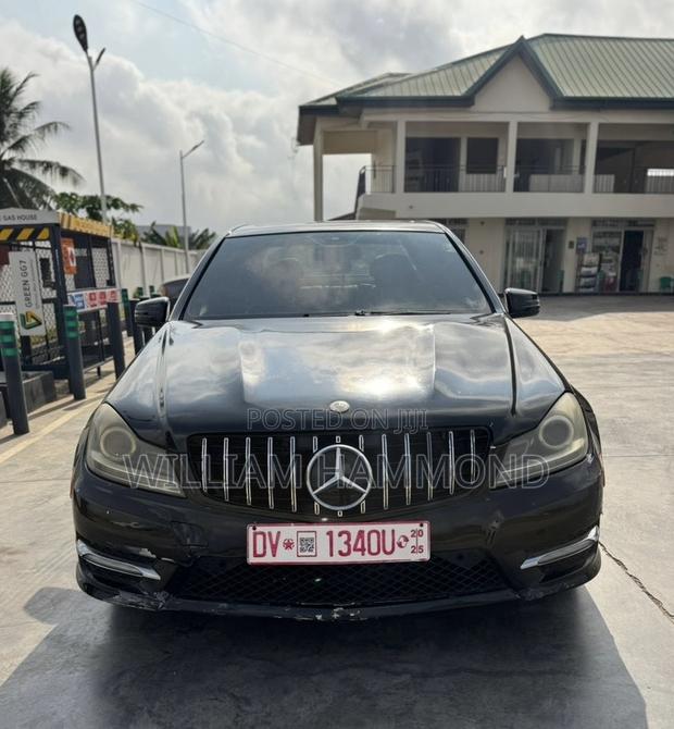 Mercedes-Benz C300 Sport 4Matic Sedan AWD (3.0L 6cyl 7A) 2012 Black