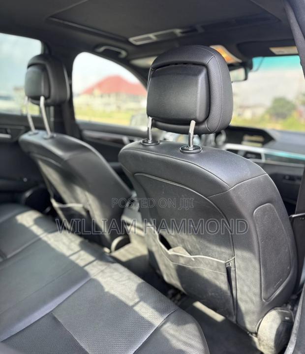 Mercedes-Benz C300 Sport 4Matic Sedan AWD (3.0L 6cyl 7A) 2012 Black photo 4