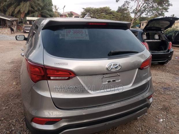 Hyundai Santa Fe SE AWD 2018 Gray photo 2