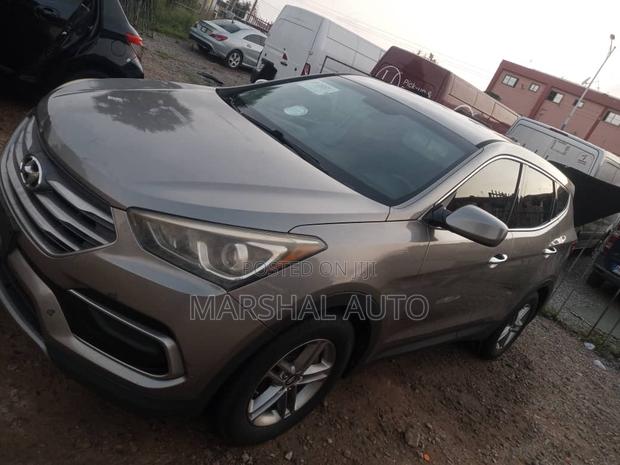 Hyundai Santa Fe SE AWD 2018 Gray photo 3