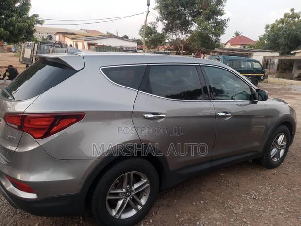 Hyundai Santa Fe SE AWD 2018 Gray photo 6