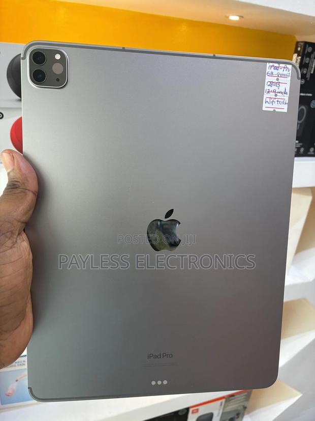 Apple iPad Pro 12.9 (2022) 256 GB Gray