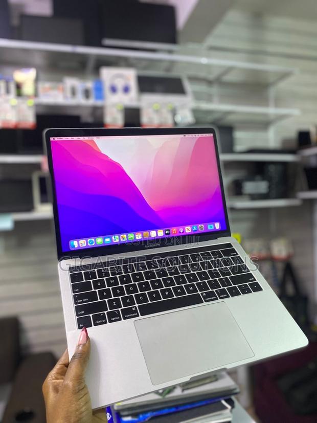 Laptop Apple MacBook Pro 2018 8GB Intel Core I5 SSD 256GB photo 3