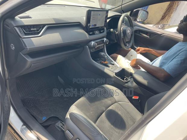 Toyota RAV4 XLE 2025 White