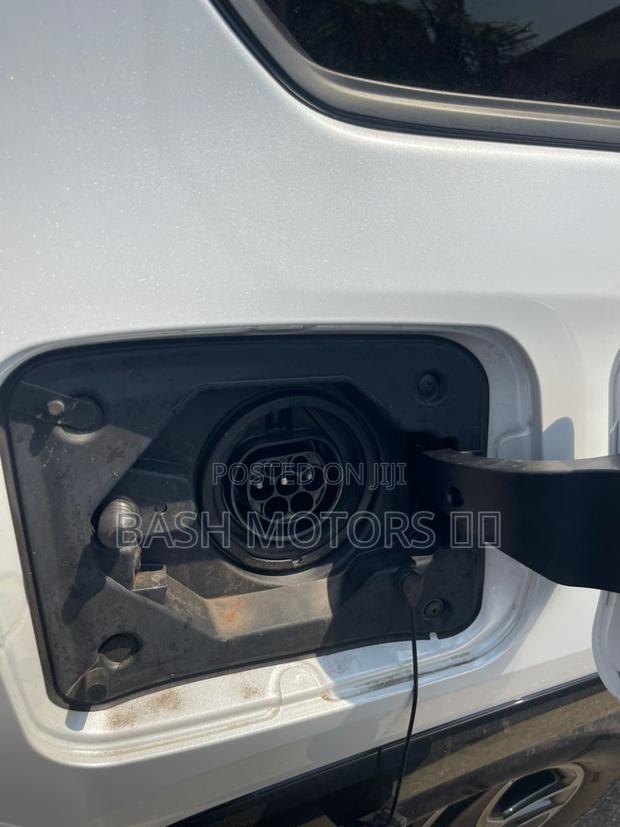 Toyota RAV4 XLE 2025 White