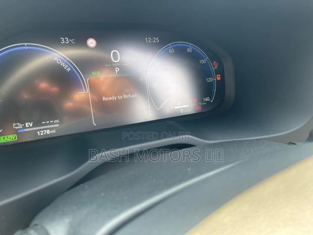 Toyota RAV4 XLE 2025 White