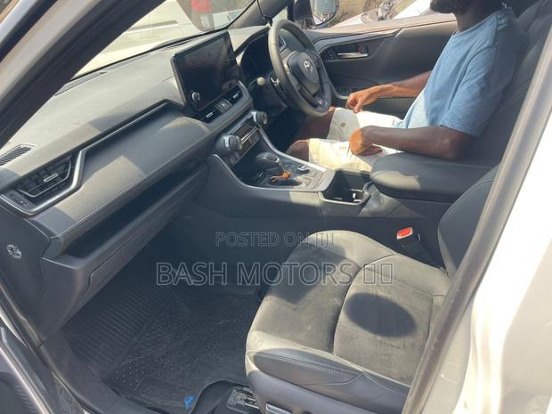 Toyota RAV4 XLE 2025 White