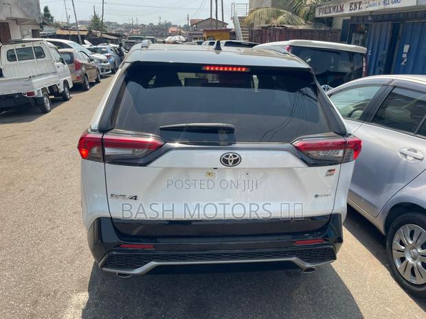 Toyota RAV4 XLE 2025 White