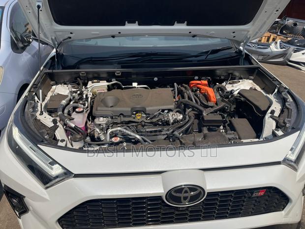 Toyota RAV4 XLE 2025 White