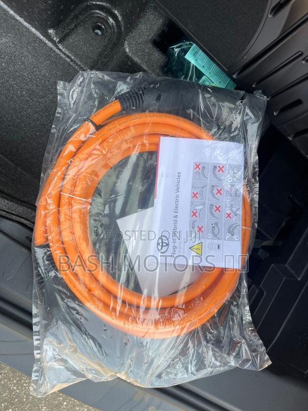 Toyota RAV4 XLE 2025 White