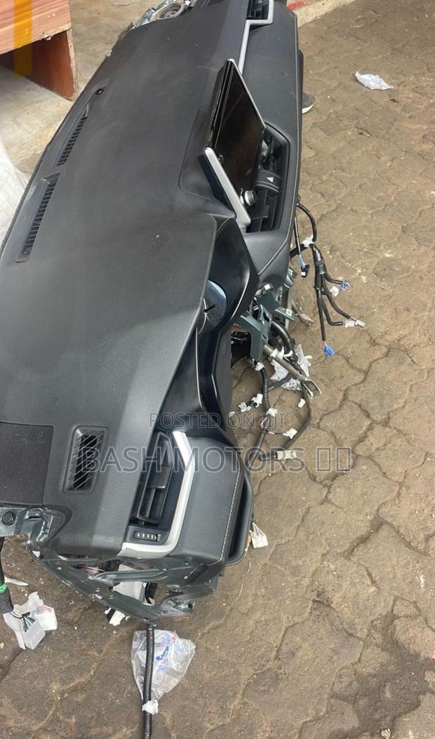 Toyota RAV4 XLE 2025 White