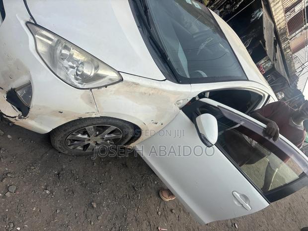 Toyota Aqua G 2011 White photo 4