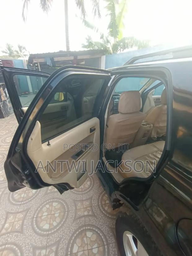 Ford Escape Limited FWD V6 2009 Black photo 4