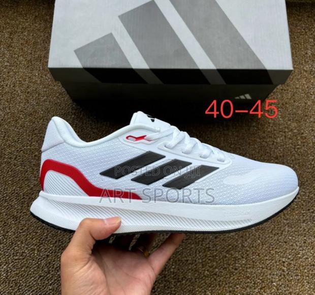 Adidas Sneakers · Photo 3