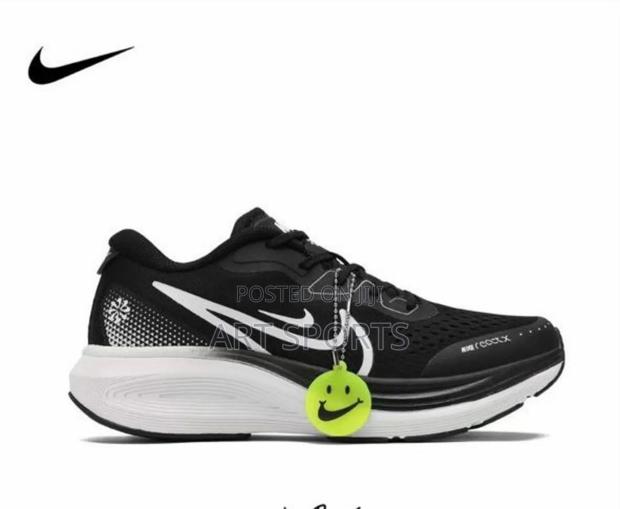 Nike Sneakers · Photo 3