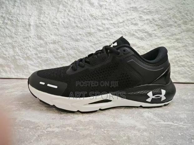 Under Amour Sneakers · Photo 4