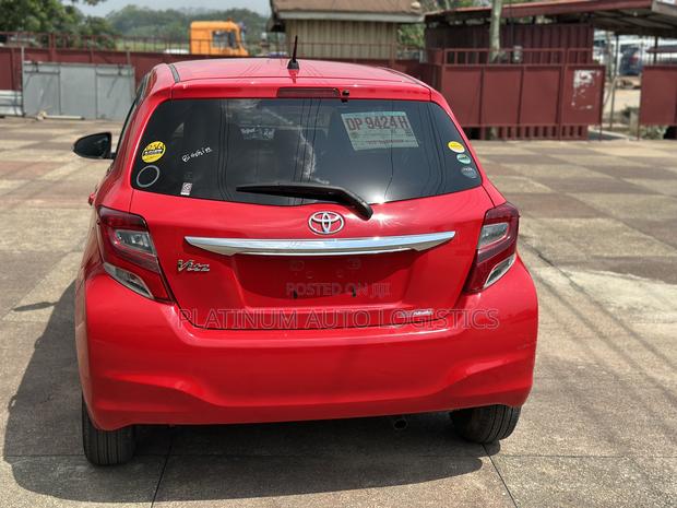 Toyota Vitz 2015 Red photo 4