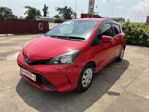 Toyota Vitz 2015 Red photo 3