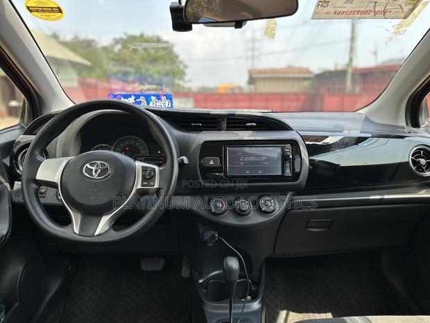 Toyota Vitz 2015 Red photo 10