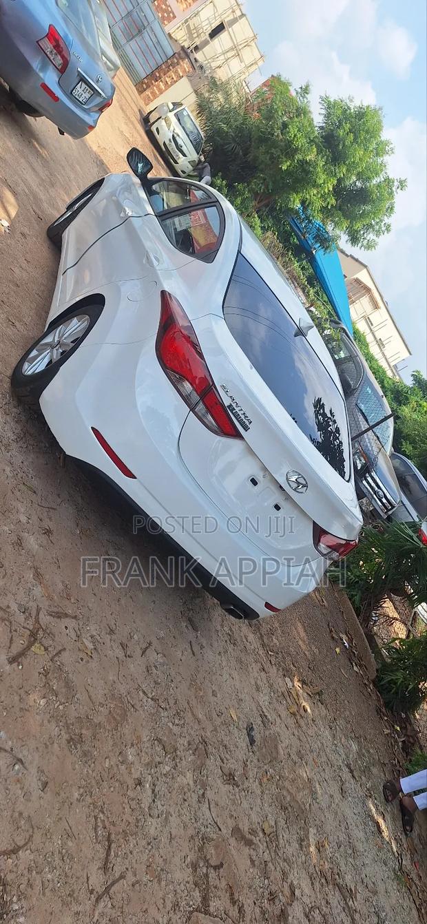 Hyundai Elantra Limited 4dr Sedan (1.8L 4cyl 6A) 2015 White