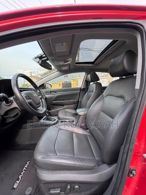Hyundai Elantra Limited Sedan FWD (2.0L 4cyl 6A) 2017 Red photo 7