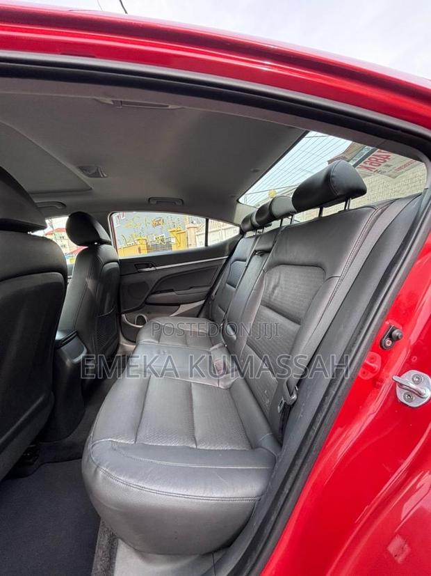 Hyundai Elantra Limited Sedan FWD (2.0L 4cyl 6A) 2017 Red photo 6