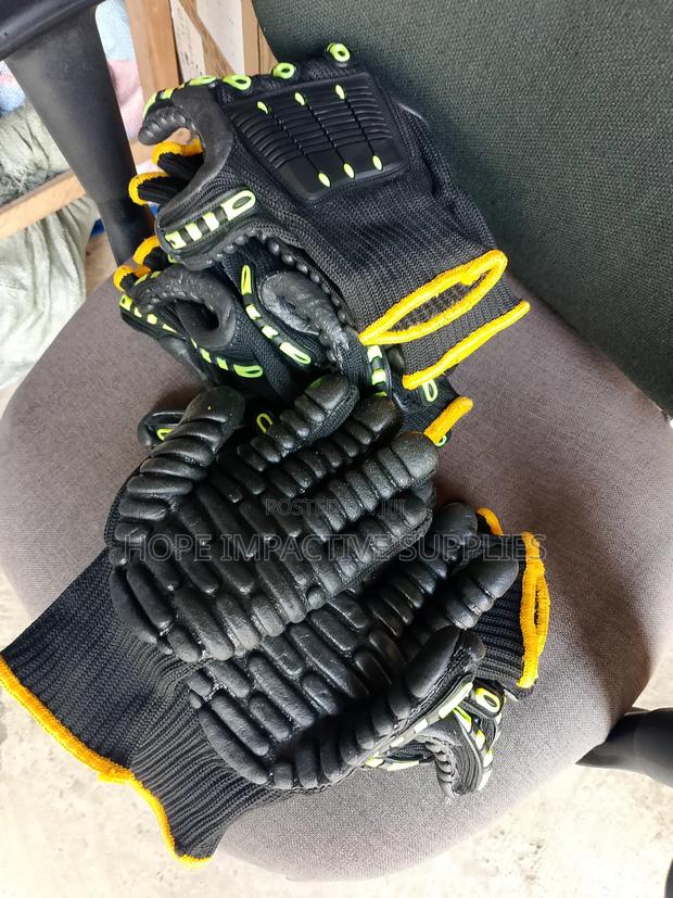 Quality Impact And Vibration Resistance Gloves(2 In 1).