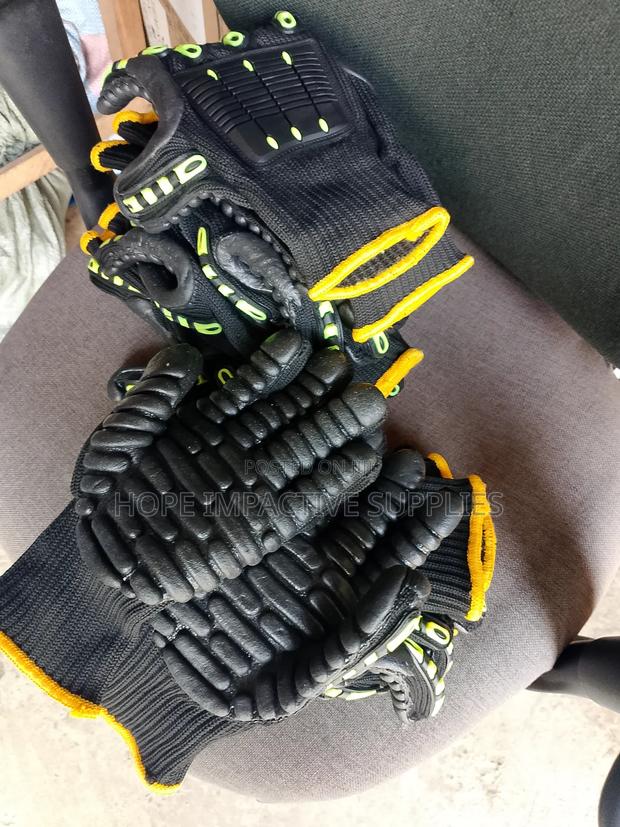 Quality Impact And Vibration Resistance Gloves(2 In 1).