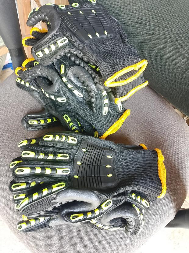 Quality Impact And Vibration Resistance Gloves(2 In 1).