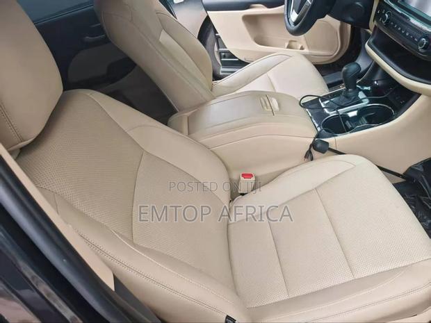 Toyota Highlander 2021 Black photo 5