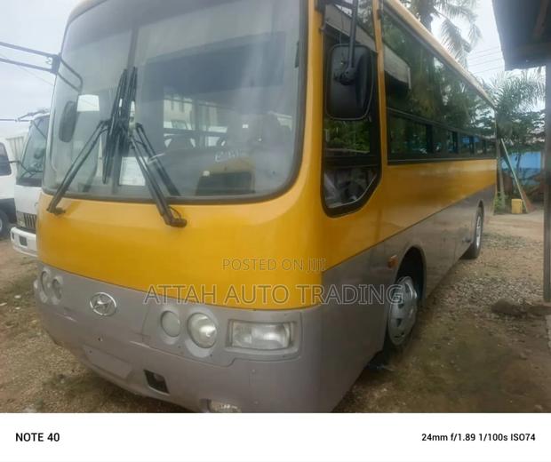 Hyundai Aero City 2012 Yellow photo 2