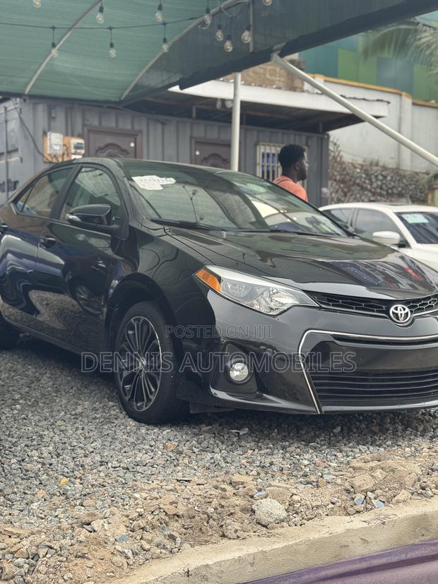 Toyota Corolla S 4dr Sedan (1.8L 4cyl CVT) 2016 Black photo 4